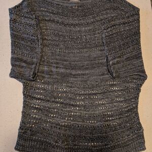 Yvos Gray Women's Shortsleeve Sweater